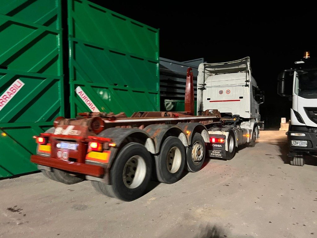 ANDREOLI SEMIRIMORCHIO ANDREOLI SCARRABILE - مقطورة هوك ليفت/ لود لوجر: صور 5 ANDREOLI SEMIRIMORCHIO ANDREOLI SCARRABILE - مقطورة هوك ليفت/ لود لوجر: صور 5