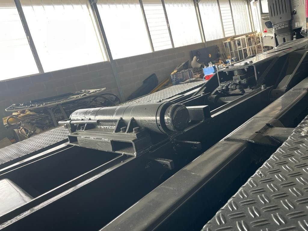 BLOCCAGGIO POSTERIORE INTERNO CON 2 PISTONI - هيكل السيارة الخارجية - شاحنة: صور 1 BLOCCAGGIO POSTERIORE INTERNO CON 2 PISTONI - هيكل السيارة الخارجية - شاحنة: صور 1