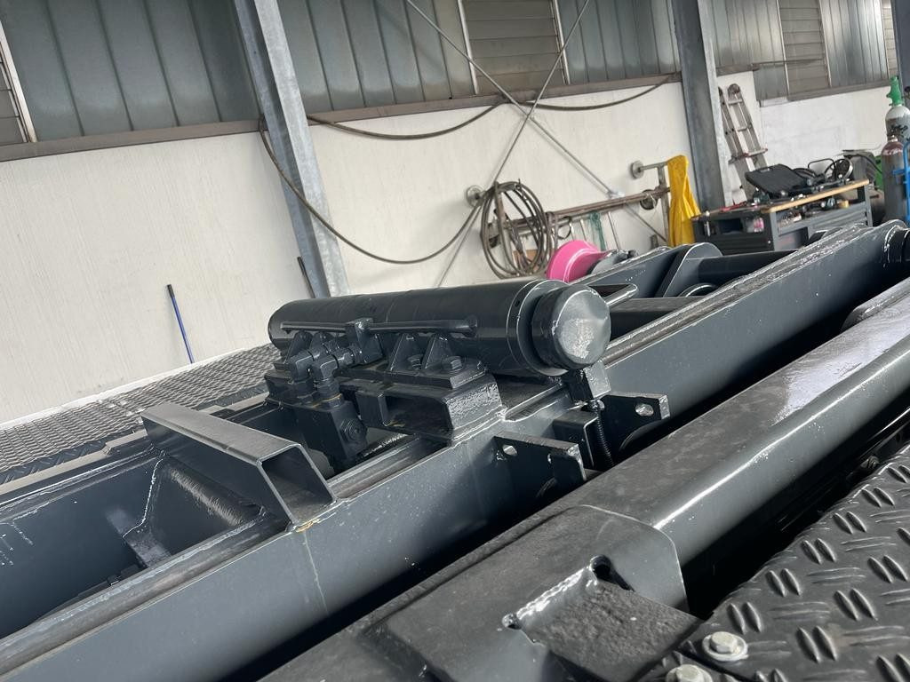 BLOCCAGGIO POSTERIORE INTERNO CON 2 PISTONI - هيكل السيارة الخارجية - شاحنة: صور 4 BLOCCAGGIO POSTERIORE INTERNO CON 2 PISTONI - هيكل السيارة الخارجية - شاحنة: صور 4