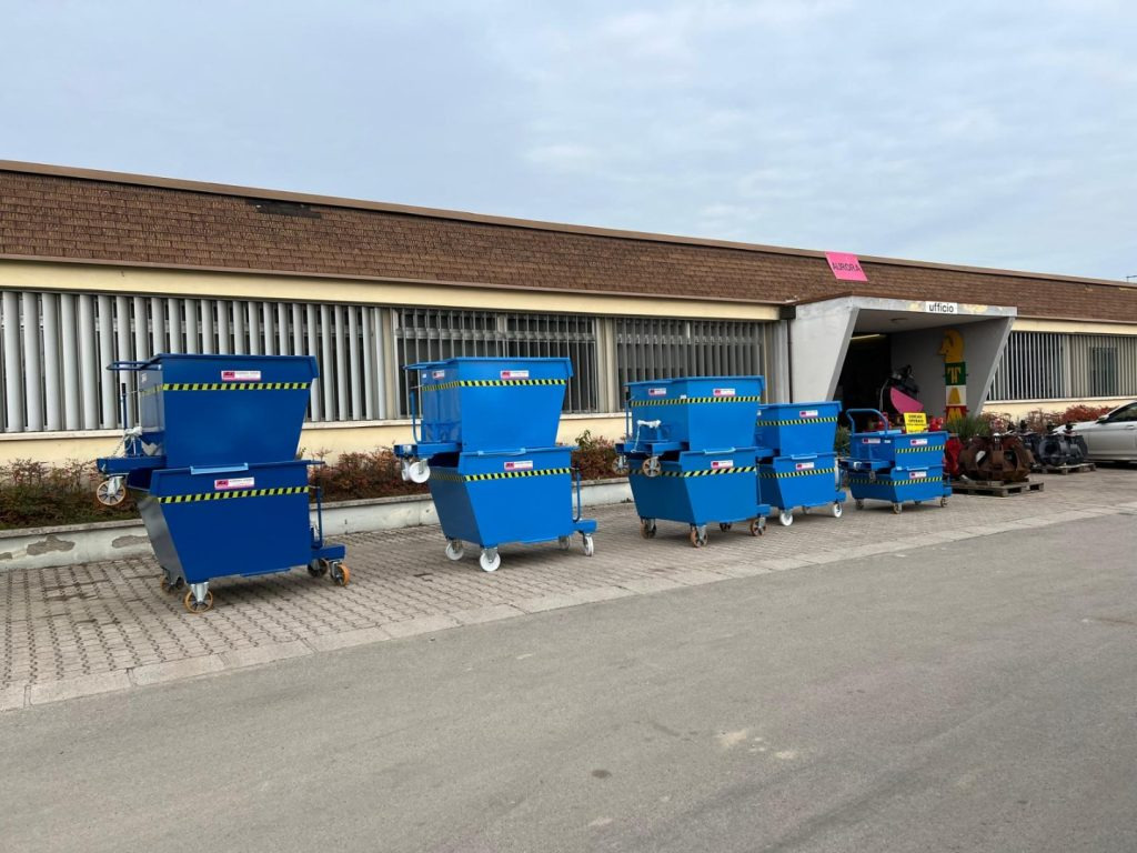 CONTAINER A BENNA RIBALTABILE - معدات البناء: صور 2 CONTAINER A BENNA RIBALTABILE - معدات البناء: صور 2
