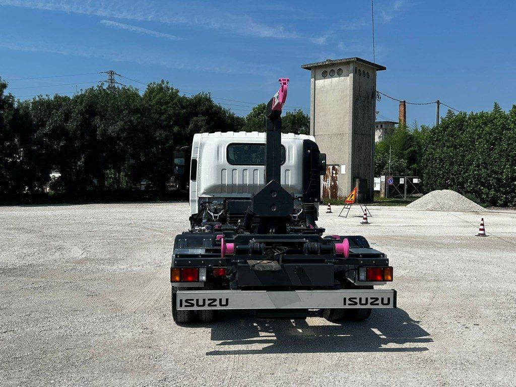 ISUZU P75 NUOVO SCARRABILE - شاحنة ذات الخطاف: صور 4 ISUZU P75 NUOVO SCARRABILE - شاحنة ذات الخطاف: صور 4