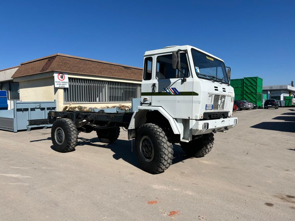 IVECO 100 4X4 BALESTRATO ANTERIORE E POSTERIO - الشاسيه شاحنة: صور 3 IVECO 100 4X4 BALESTRATO ANTERIORE E POSTERIO - الشاسيه شاحنة: صور 3