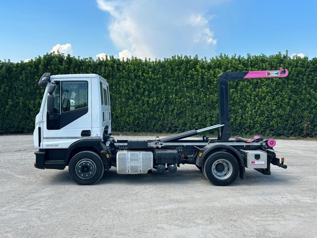IVECO 120EL22 CON SCARRABILE NUOVO - شاحنة ذات الخطاف: صور 4 IVECO 120EL22 CON SCARRABILE NUOVO - شاحنة ذات الخطاف: صور 4