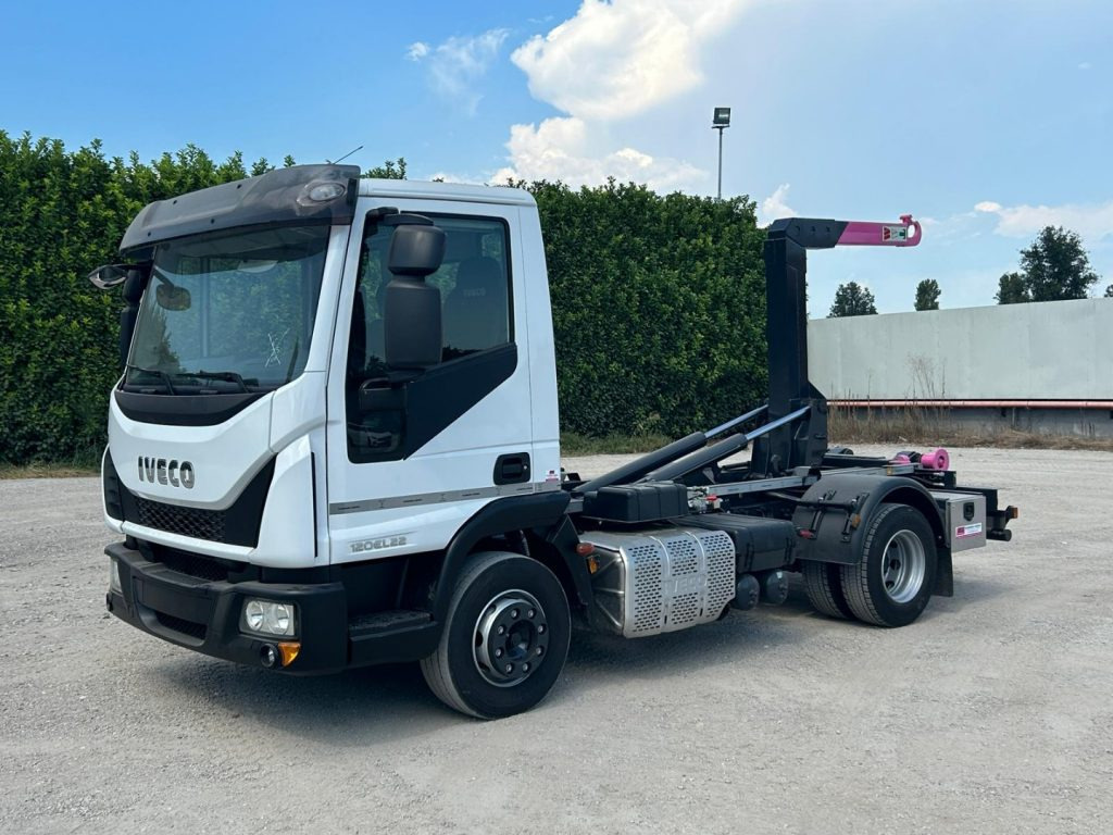 IVECO 120EL22 CON SCARRABILE NUOVO - شاحنة ذات الخطاف: صور 1 IVECO 120EL22 CON SCARRABILE NUOVO - شاحنة ذات الخطاف: صور 1