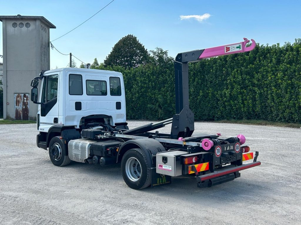 IVECO 120EL22 CON SCARRABILE NUOVO - شاحنة ذات الخطاف: صور 3 IVECO 120EL22 CON SCARRABILE NUOVO - شاحنة ذات الخطاف: صور 3