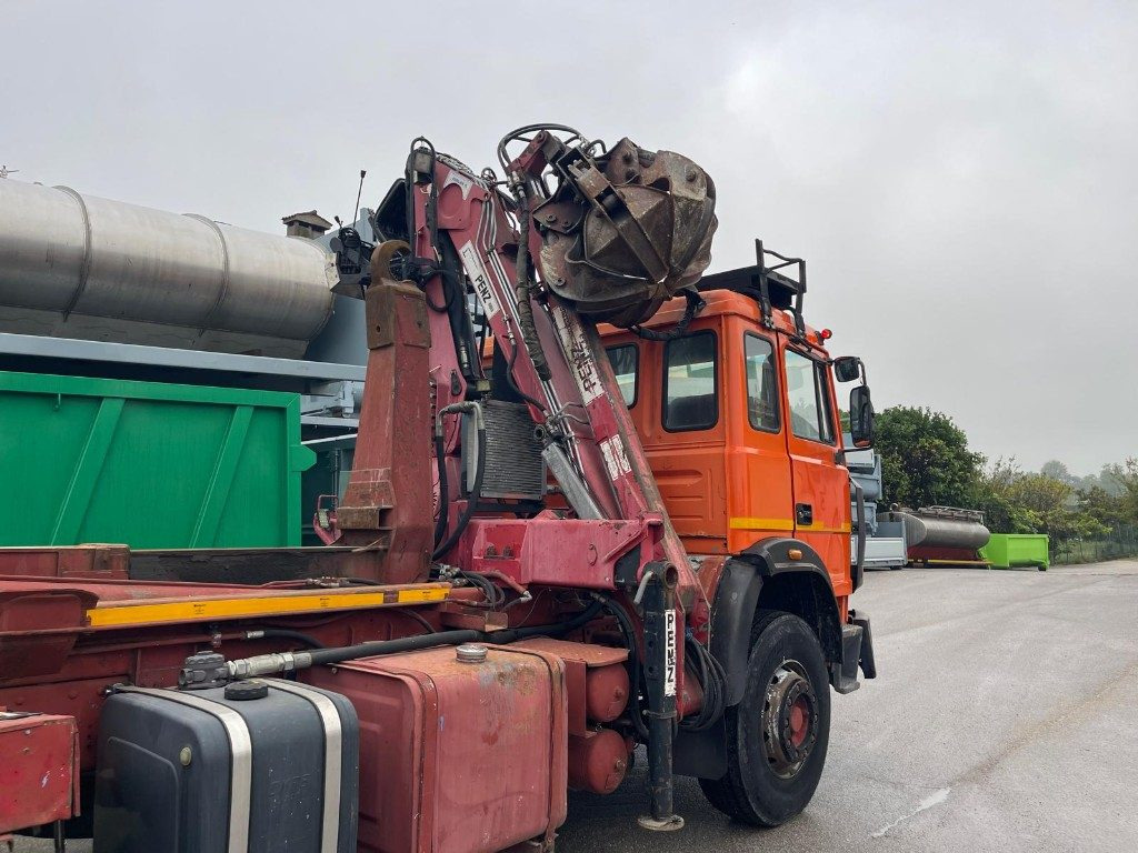 IVECO 190E26 SCARRABILE CON GRU PENZ E POLIPO - شاحنة ذات الخطاف: صور 4 IVECO 190E26 SCARRABILE CON GRU PENZ E POLIPO - شاحنة ذات الخطاف: صور 4