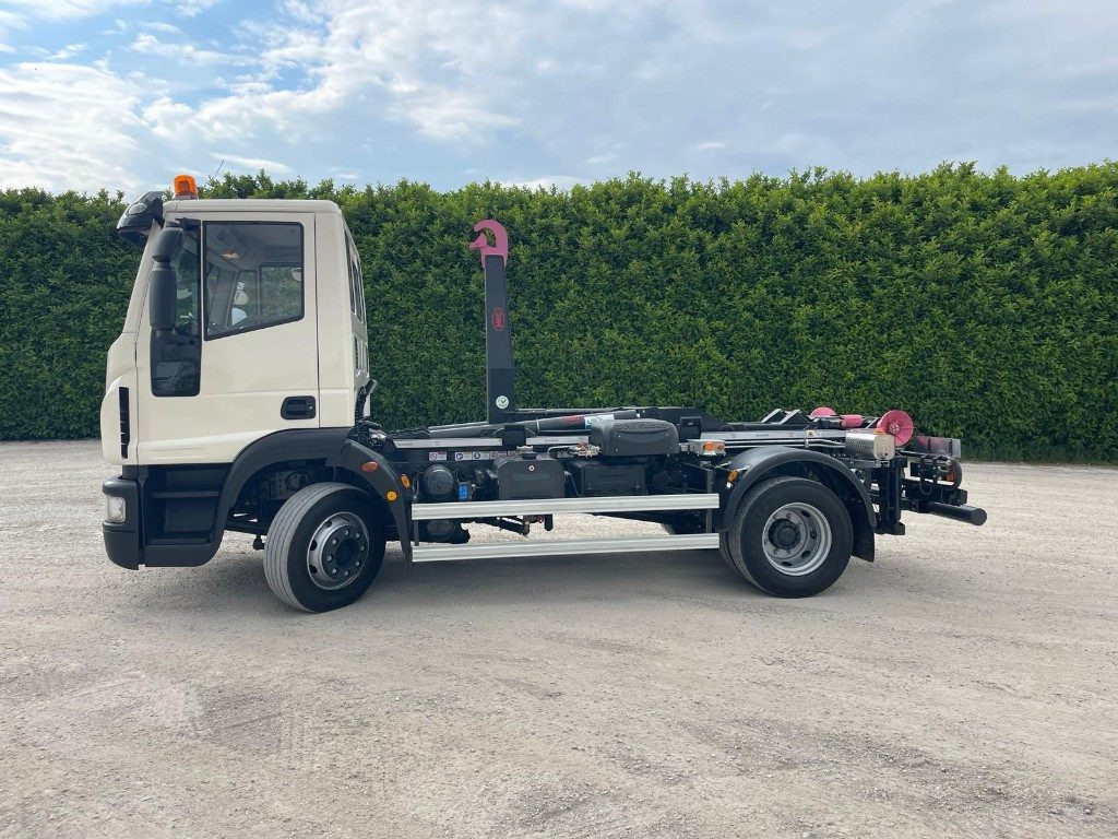 IVECO EUROCARGO 120E22 SCARRABILE - شاحنة ذات الخطاف: صور 2 IVECO EUROCARGO 120E22 SCARRABILE - شاحنة ذات الخطاف: صور 2