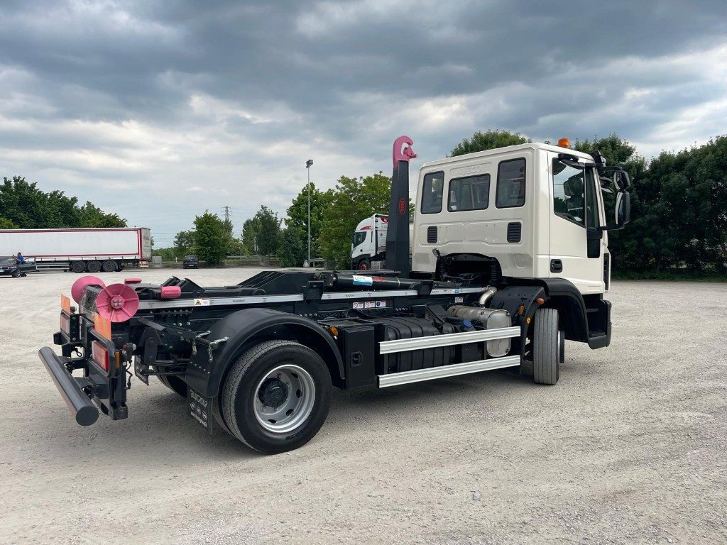 IVECO EUROCARGO 120E22 SCARRABILE - شاحنة ذات الخطاف: صور 5 IVECO EUROCARGO 120E22 SCARRABILE - شاحنة ذات الخطاف: صور 5