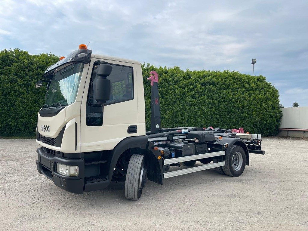 IVECO EUROCARGO 120E22 SCARRABILE - شاحنة ذات الخطاف: صور 1 IVECO EUROCARGO 120E22 SCARRABILE - شاحنة ذات الخطاف: صور 1