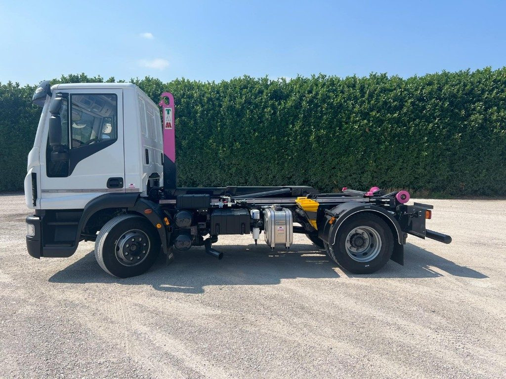 IVECO EUROCARGO 140E25 SCARRABILE - شاحنة ذات الخطاف: صور 2 IVECO EUROCARGO 140E25 SCARRABILE - شاحنة ذات الخطاف: صور 2