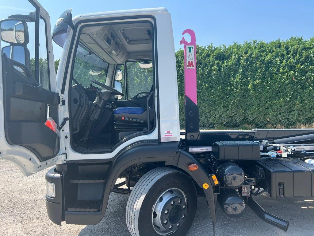 IVECO EUROCARGO 140E25 SCARRABILE - شاحنة ذات الخطاف: صور 4 IVECO EUROCARGO 140E25 SCARRABILE - شاحنة ذات الخطاف: صور 4