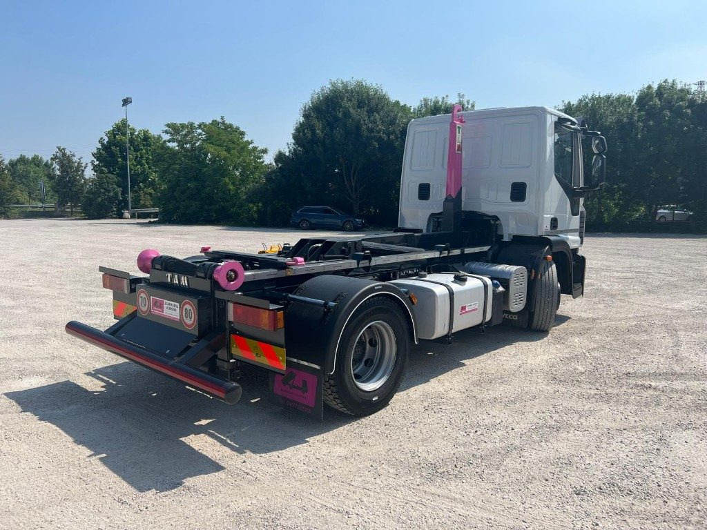 IVECO EUROCARGO 140E25 SCARRABILE - شاحنة ذات الخطاف: صور 5 IVECO EUROCARGO 140E25 SCARRABILE - شاحنة ذات الخطاف: صور 5
