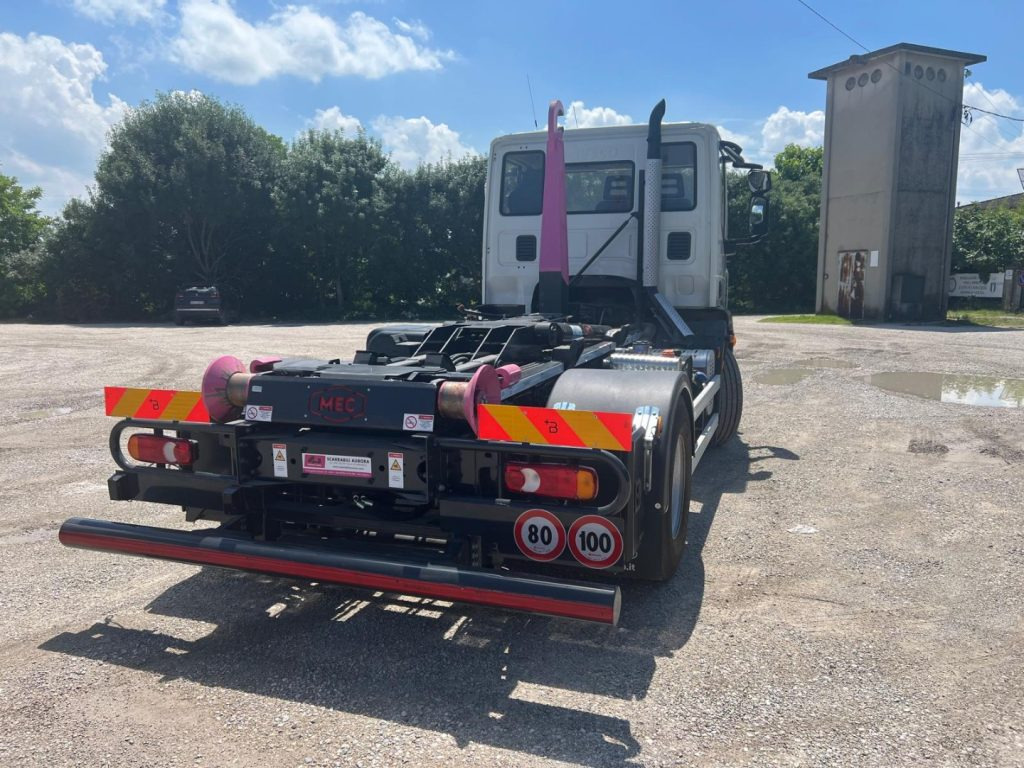 IVECO EUROCARGO 160E25 SCARRABILE - شاحنة ذات الخطاف: صور 4 IVECO EUROCARGO 160E25 SCARRABILE - شاحنة ذات الخطاف: صور 4