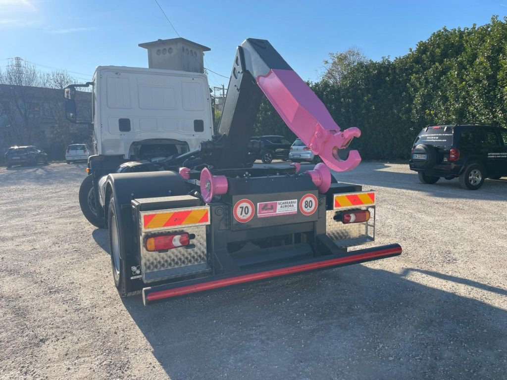 IVECO EUROCARGO 180E25 CON SCARRABILE NUOVO - شاحنة ذات الخطاف: صور 5 IVECO EUROCARGO 180E25 CON SCARRABILE NUOVO - شاحنة ذات الخطاف: صور 5