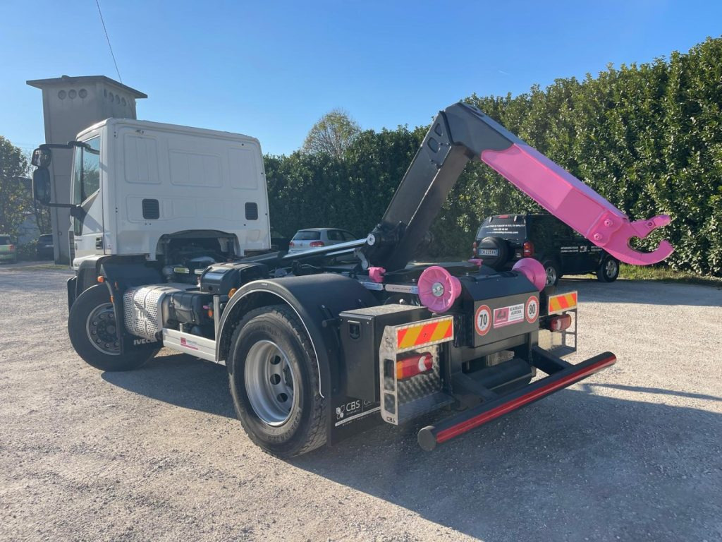 IVECO EUROCARGO 180E25 CON SCARRABILE NUOVO - شاحنة ذات الخطاف: صور 4 IVECO EUROCARGO 180E25 CON SCARRABILE NUOVO - شاحنة ذات الخطاف: صور 4