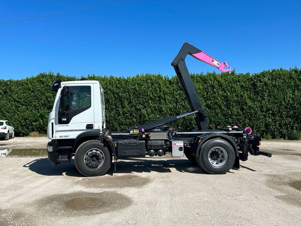 IVECO EUROCARGO 180E32K NUOVO SCARRABILE - شاحنة ذات الخطاف: صور 3 IVECO EUROCARGO 180E32K NUOVO SCARRABILE - شاحنة ذات الخطاف: صور 3