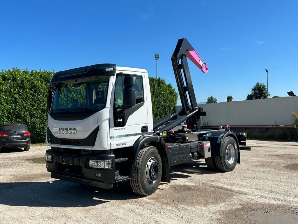IVECO EUROCARGO 180E32K NUOVO SCARRABILE - شاحنة ذات الخطاف: صور 1 IVECO EUROCARGO 180E32K NUOVO SCARRABILE - شاحنة ذات الخطاف: صور 1