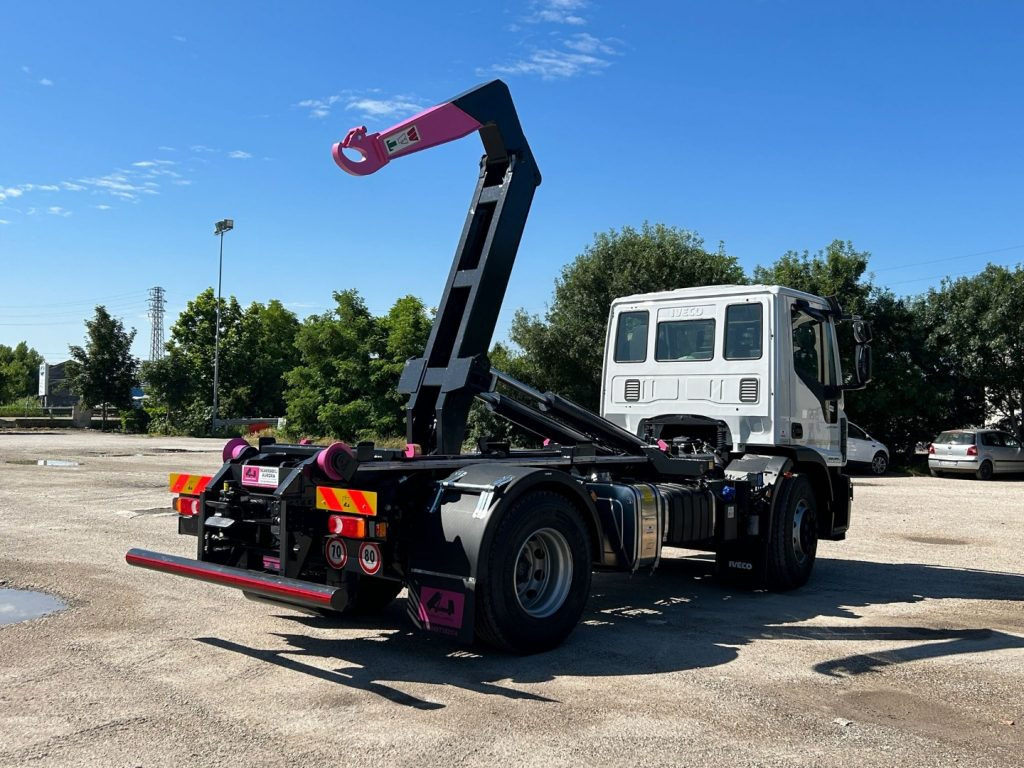 IVECO EUROCARGO 180E32K NUOVO SCARRABILE - شاحنة ذات الخطاف: صور 5 IVECO EUROCARGO 180E32K NUOVO SCARRABILE - شاحنة ذات الخطاف: صور 5
