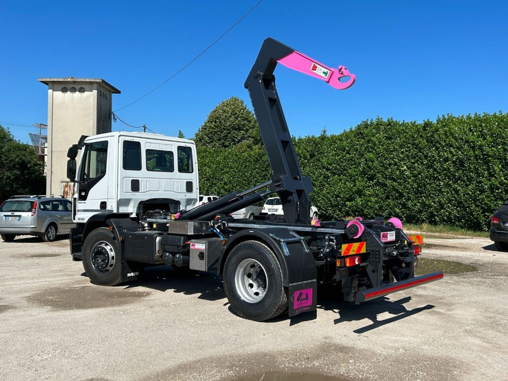 IVECO EUROCARGO 180E32K NUOVO SCARRABILE - شاحنة ذات الخطاف: صور 4 IVECO EUROCARGO 180E32K NUOVO SCARRABILE - شاحنة ذات الخطاف: صور 4