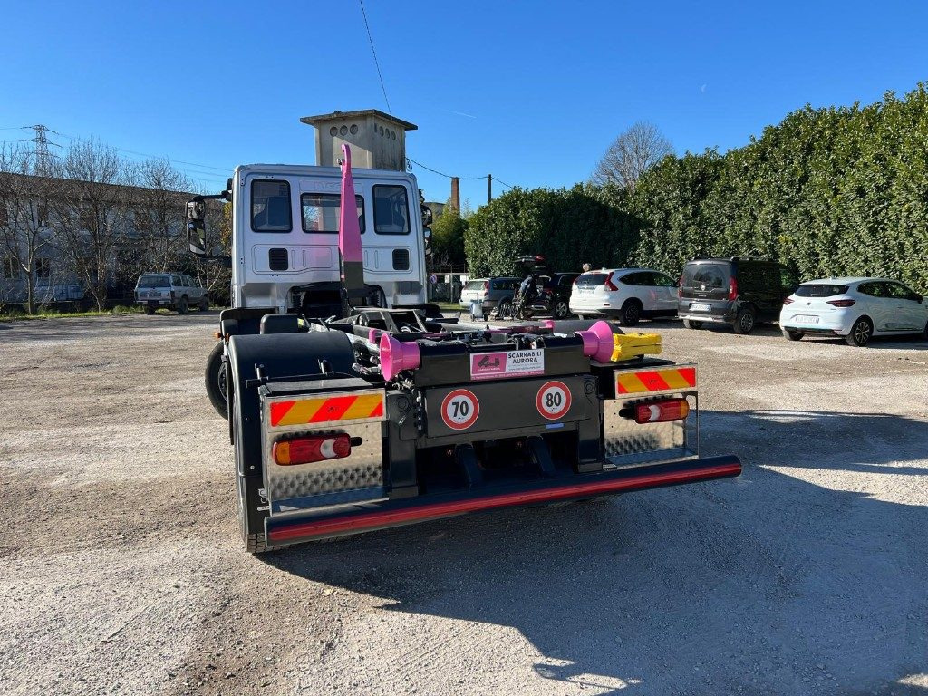 IVECO EUROCARGO 180EL28 SCARRABILE - شاحنة ذات الخطاف: صور 5 IVECO EUROCARGO 180EL28 SCARRABILE - شاحنة ذات الخطاف: صور 5