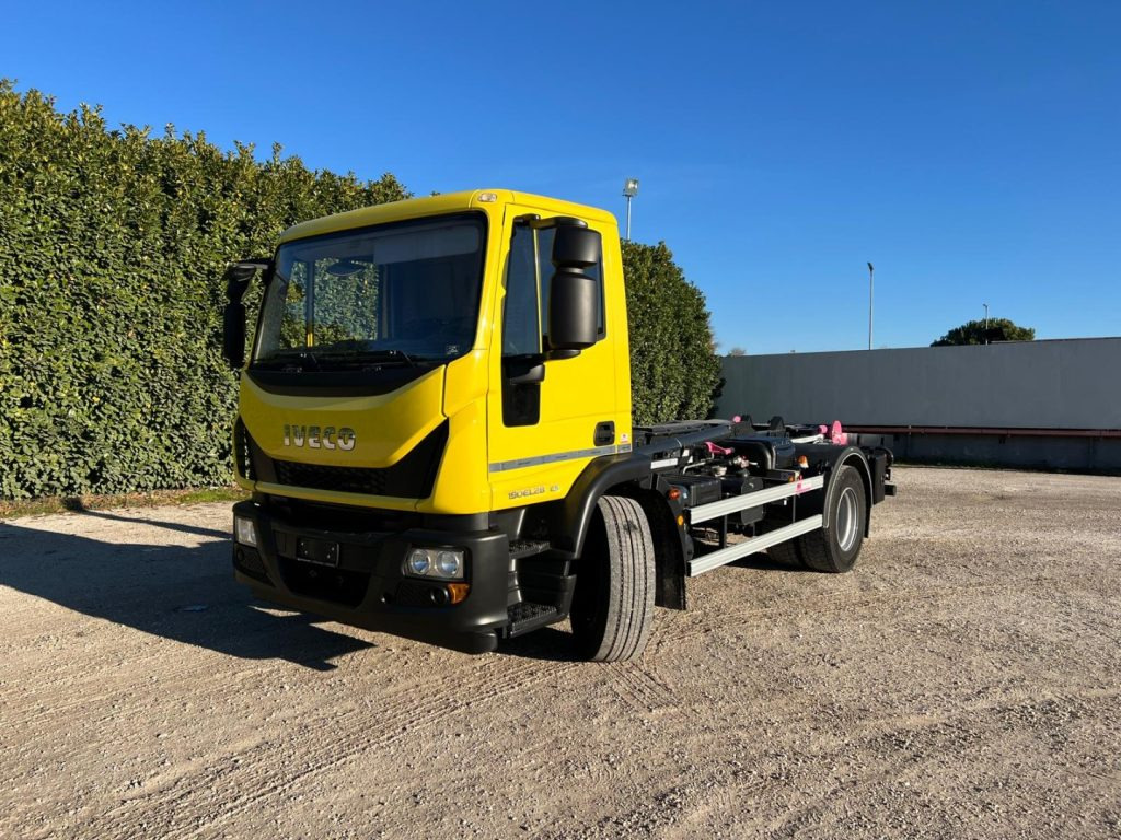IVECO EUROCARGO 180EL28 SCARRABILE - شاحنة ذات الخطاف: صور 2 IVECO EUROCARGO 180EL28 SCARRABILE - شاحنة ذات الخطاف: صور 2
