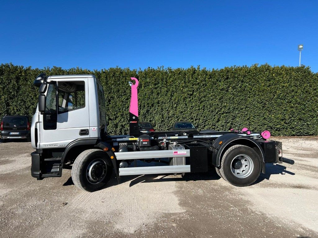 IVECO EUROCARGO 180EL28 SCARRABILE - شاحنة ذات الخطاف: صور 3 IVECO EUROCARGO 180EL28 SCARRABILE - شاحنة ذات الخطاف: صور 3