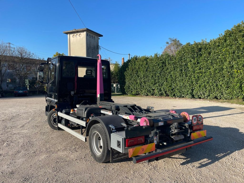 IVECO EUROCARGO 75E18 CON SCARRABILE NUOVO - شاحنة ذات الخطاف: صور 5 IVECO EUROCARGO 75E18 CON SCARRABILE NUOVO - شاحنة ذات الخطاف: صور 5
