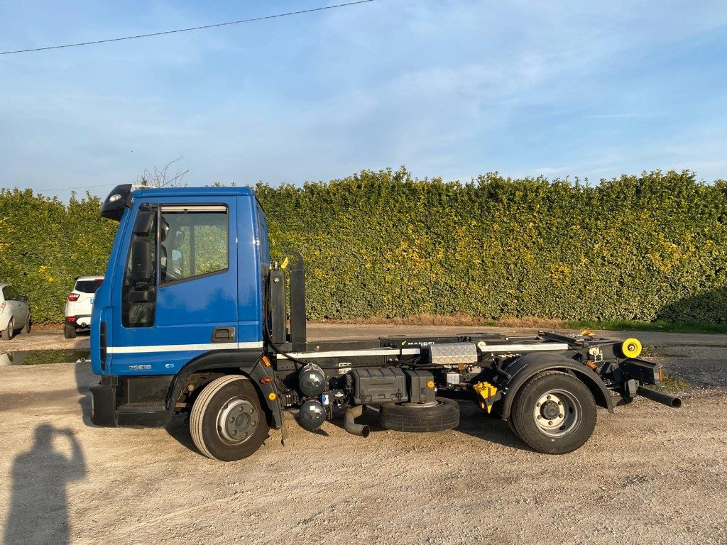 IVECO EUROCARGO 75E18 SCARRABILE - شاحنة ذات الخطاف: صور 3 IVECO EUROCARGO 75E18 SCARRABILE - شاحنة ذات الخطاف: صور 3