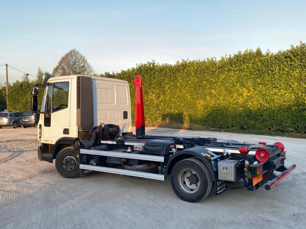IVECO EUROCARGO 80 E18 CON IMPIANTO SCARRABILE NUO - شاحنة ذات الخطاف: صور 5 IVECO EUROCARGO 80 E18 CON IMPIANTO SCARRABILE NUO - شاحنة ذات الخطاف: صور 5