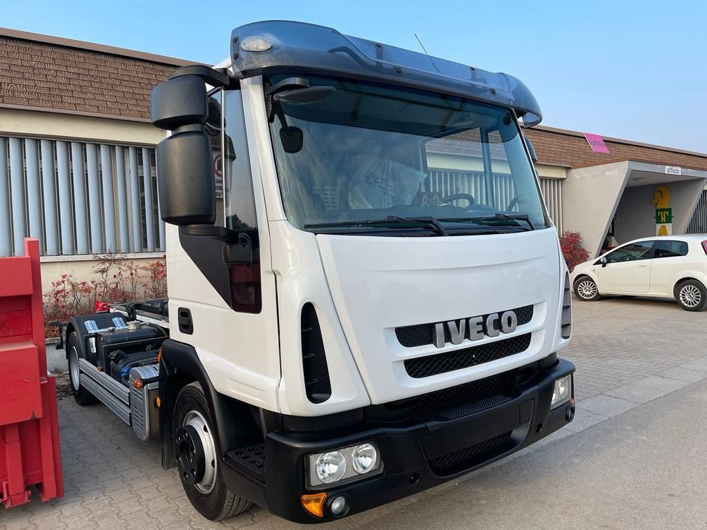 IVECO EUROCARGO 80 E18 CON IMPIANTO SCARRABILE NUO - شاحنة ذات الخطاف: صور 2 IVECO EUROCARGO 80 E18 CON IMPIANTO SCARRABILE NUO - شاحنة ذات الخطاف: صور 2