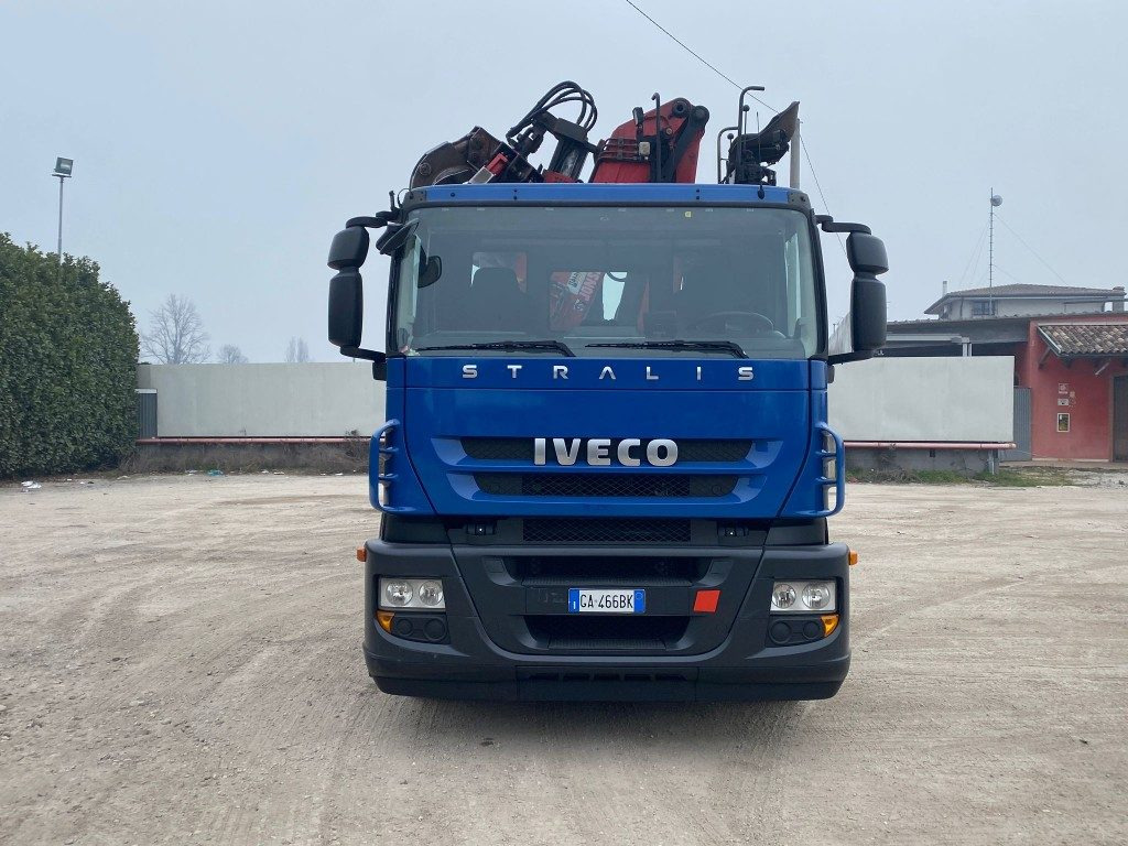 IVECO STRALIS 260.450 SCARRABILE CON GRU - شاحنة ذات الخطاف: صور 2 IVECO STRALIS 260.450 SCARRABILE CON GRU - شاحنة ذات الخطاف: صور 2