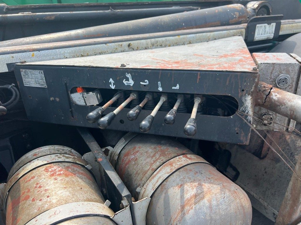 IVECO STRALIS AS260S 50Y SCARRABILE - شاحنة ذات الخطاف: صور 5 IVECO STRALIS AS260S 50Y SCARRABILE - شاحنة ذات الخطاف: صور 5