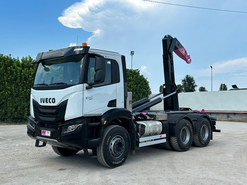 IVECO TRAKKER T-WAY AD380T NUOVO SCARRABILE - شاحنة ذات الخطاف: صور 1 IVECO TRAKKER T-WAY AD380T NUOVO SCARRABILE - شاحنة ذات الخطاف: صور 1