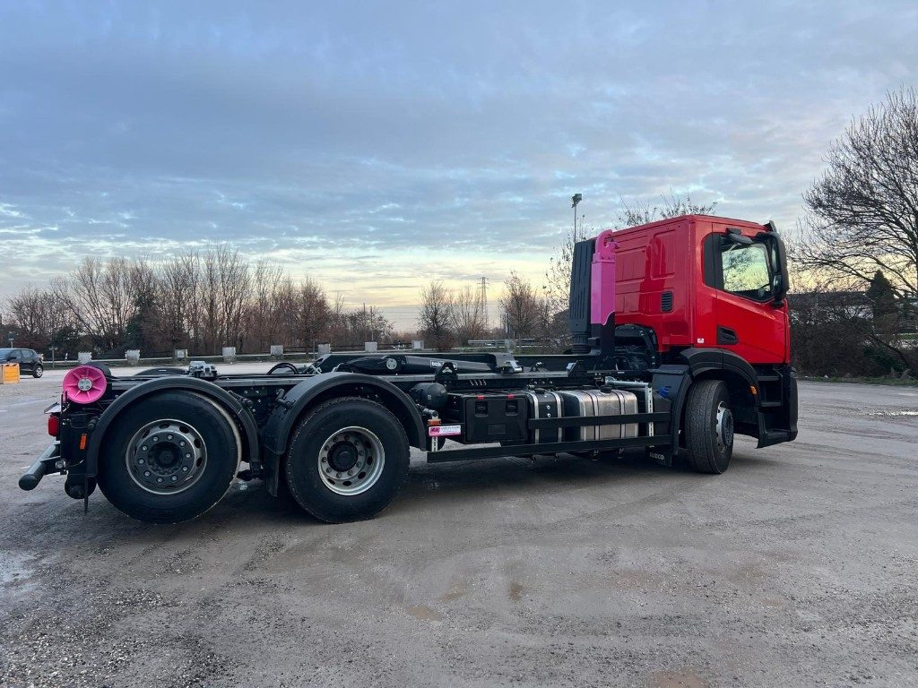 IVECO X-WAY AD260 SCARRABILE - شاحنة ذات الخطاف: صور 4 IVECO X-WAY AD260 SCARRABILE - شاحنة ذات الخطاف: صور 4