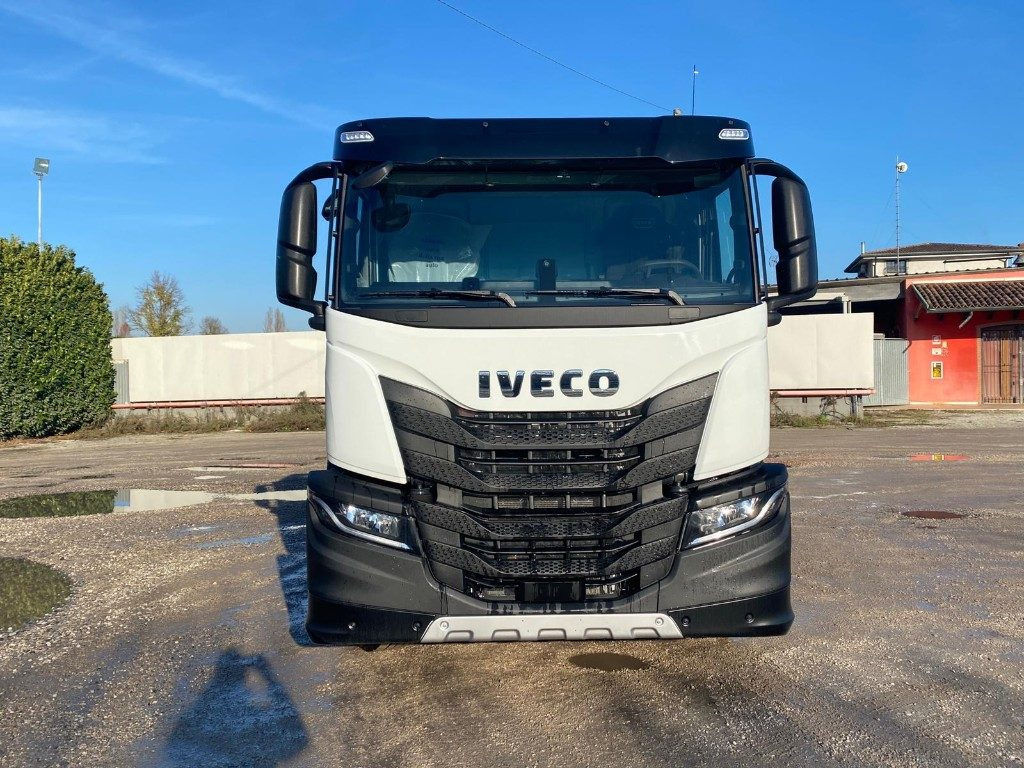 IVECO X-WAY AD280X48 NUOVO SCARRABILE PASSO 4500 - شاحنة ذات الخطاف: صور 2 IVECO X-WAY AD280X48 NUOVO SCARRABILE PASSO 4500 - شاحنة ذات الخطاف: صور 2