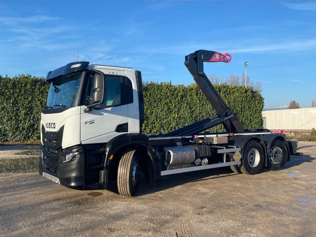 IVECO X-WAY AD280X48 NUOVO SCARRABILE PASSO 4500 - شاحنة ذات الخطاف: صور 1 IVECO X-WAY AD280X48 NUOVO SCARRABILE PASSO 4500 - شاحنة ذات الخطاف: صور 1