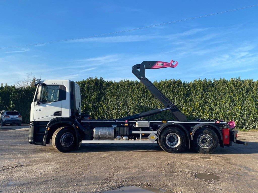 IVECO X-WAY AD280X48 NUOVO SCARRABILE PASSO 4500 - شاحنة ذات الخطاف: صور 3 IVECO X-WAY AD280X48 NUOVO SCARRABILE PASSO 4500 - شاحنة ذات الخطاف: صور 3