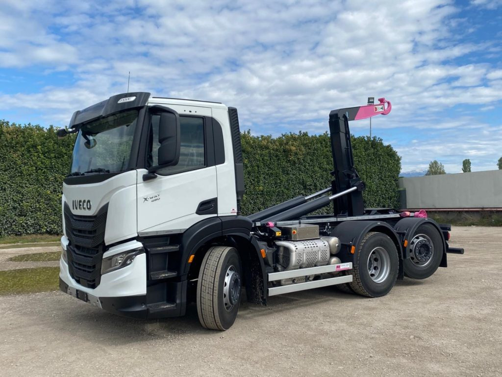 IVECO X-WAY AD280X48Y NUOVO SCARRABILE PASSO 3120 - شاحنة ذات الخطاف: صور 1 IVECO X-WAY AD280X48Y NUOVO SCARRABILE PASSO 3120 - شاحنة ذات الخطاف: صور 1