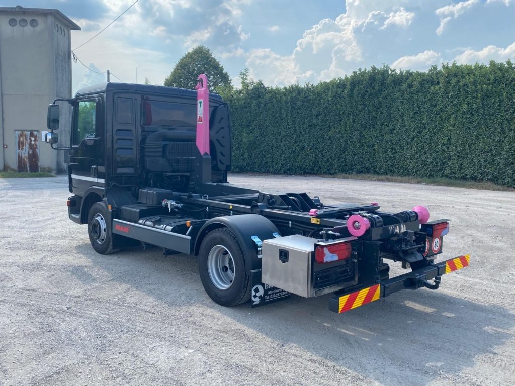 MAN TGL 12.220 CON SCARRABILE NUOVO - شاحنة ذات الخطاف: صور 5 MAN TGL 12.220 CON SCARRABILE NUOVO - شاحنة ذات الخطاف: صور 5