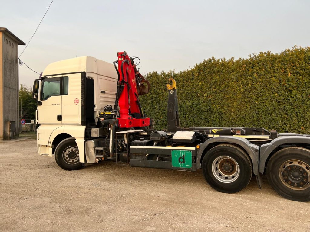MAN TGX 26.440 SCARRABILE CON GRU - شاحنة ذات الخطاف: صور 3 MAN TGX 26.440 SCARRABILE CON GRU - شاحنة ذات الخطاف: صور 3