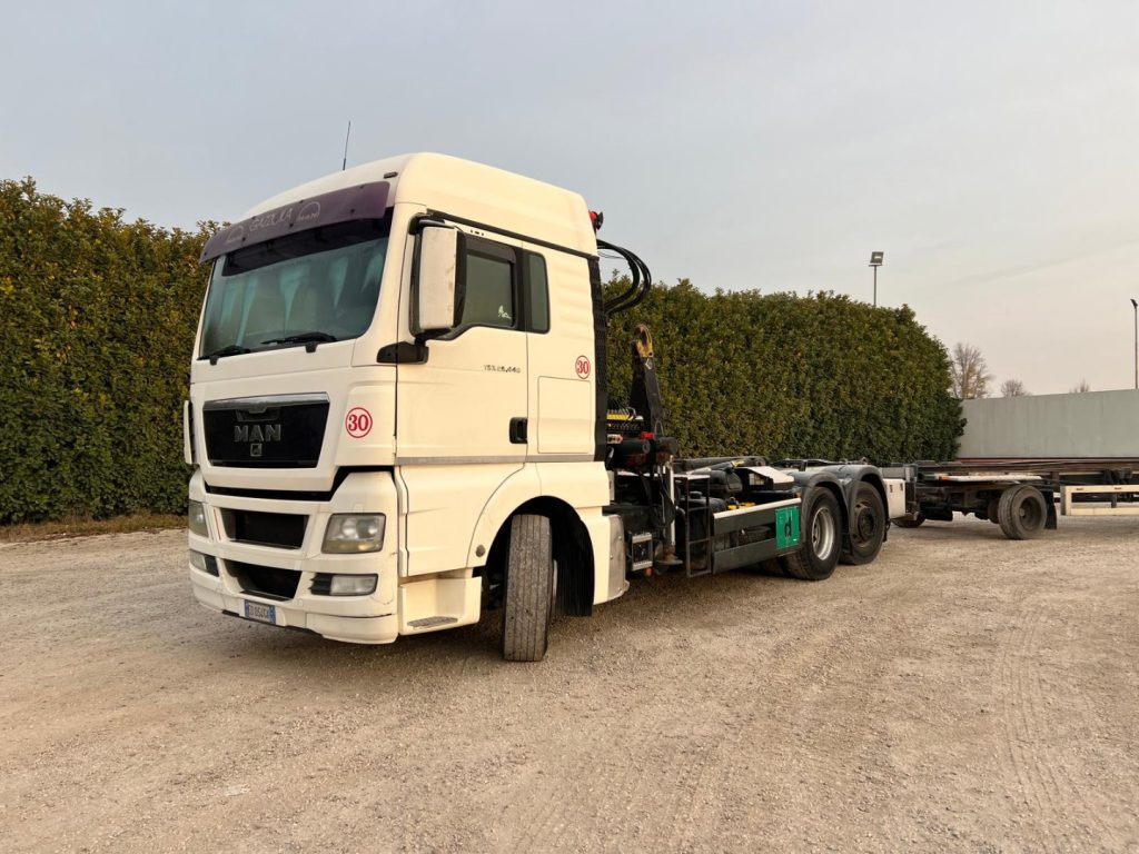 MAN TGX 26.440 SCARRABILE CON GRU - شاحنة ذات الخطاف: صور 1 MAN TGX 26.440 SCARRABILE CON GRU - شاحنة ذات الخطاف: صور 1