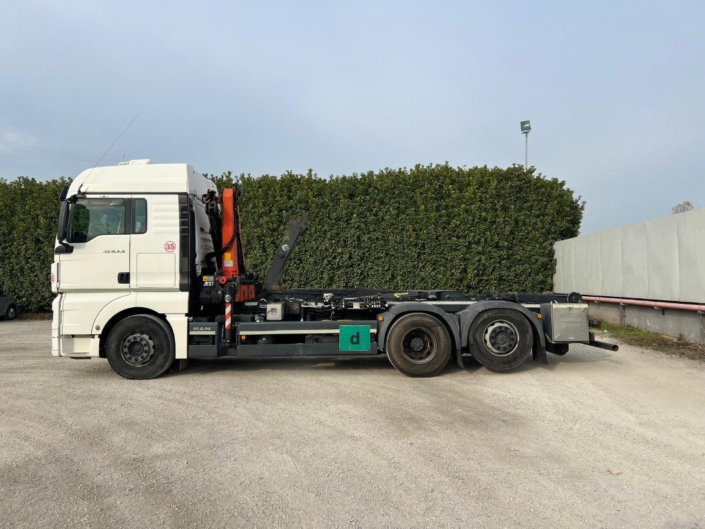 MAN TGX 26.480 SCARRABILE CON GRU DIETRO CABINA - شاحنة ذات الخطاف: صور 3 MAN TGX 26.480 SCARRABILE CON GRU DIETRO CABINA - شاحنة ذات الخطاف: صور 3