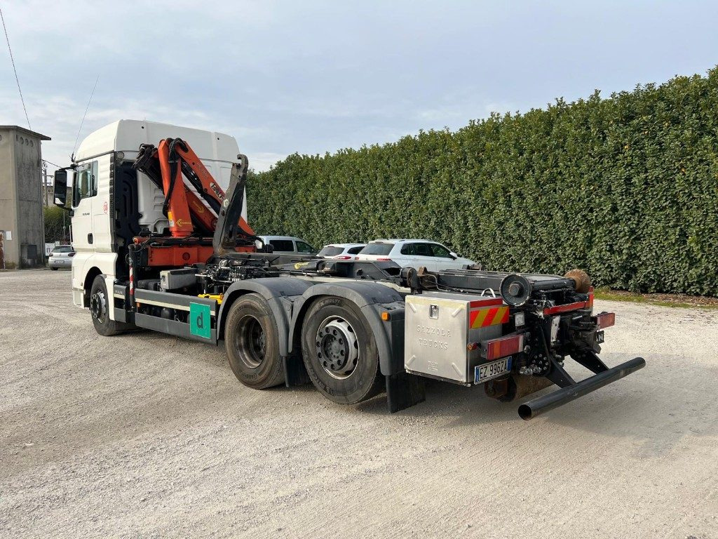 MAN TGX 26.480 SCARRABILE CON GRU DIETRO CABINA - شاحنة ذات الخطاف: صور 5 MAN TGX 26.480 SCARRABILE CON GRU DIETRO CABINA - شاحنة ذات الخطاف: صور 5