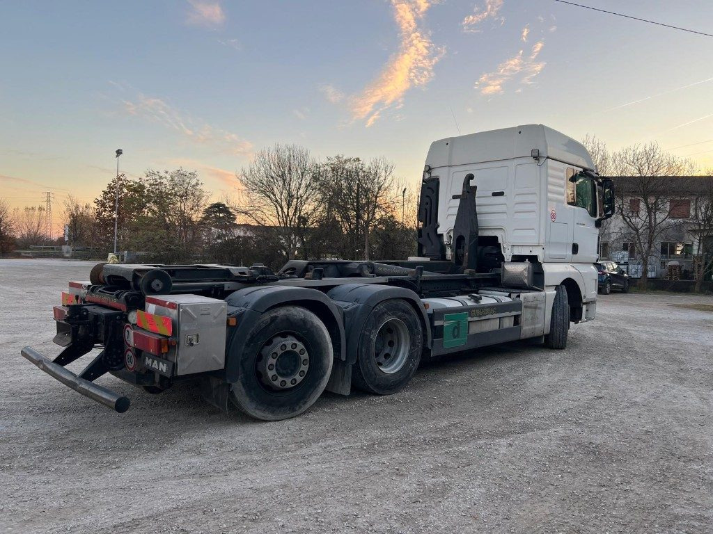 MAN TGX 26.480 USATO SCARRABILE - شاحنة ذات الخطاف: صور 2 MAN TGX 26.480 USATO SCARRABILE - شاحنة ذات الخطاف: صور 2