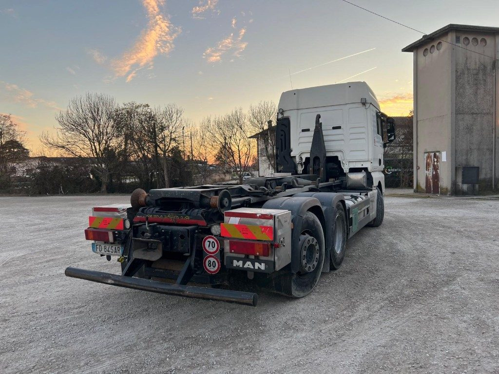 MAN TGX 26.480 USATO SCARRABILE - شاحنة ذات الخطاف: صور 4 MAN TGX 26.480 USATO SCARRABILE - شاحنة ذات الخطاف: صور 4