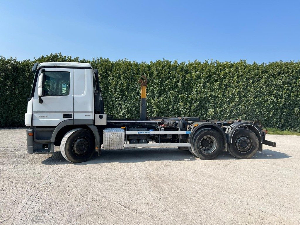 MERCEDES-BENZ MERCEDES ACTROS 25.41 SCARRABILE - شاحنة ذات الخطاف: صور 3 MERCEDES-BENZ MERCEDES ACTROS 25.41 SCARRABILE - شاحنة ذات الخطاف: صور 3