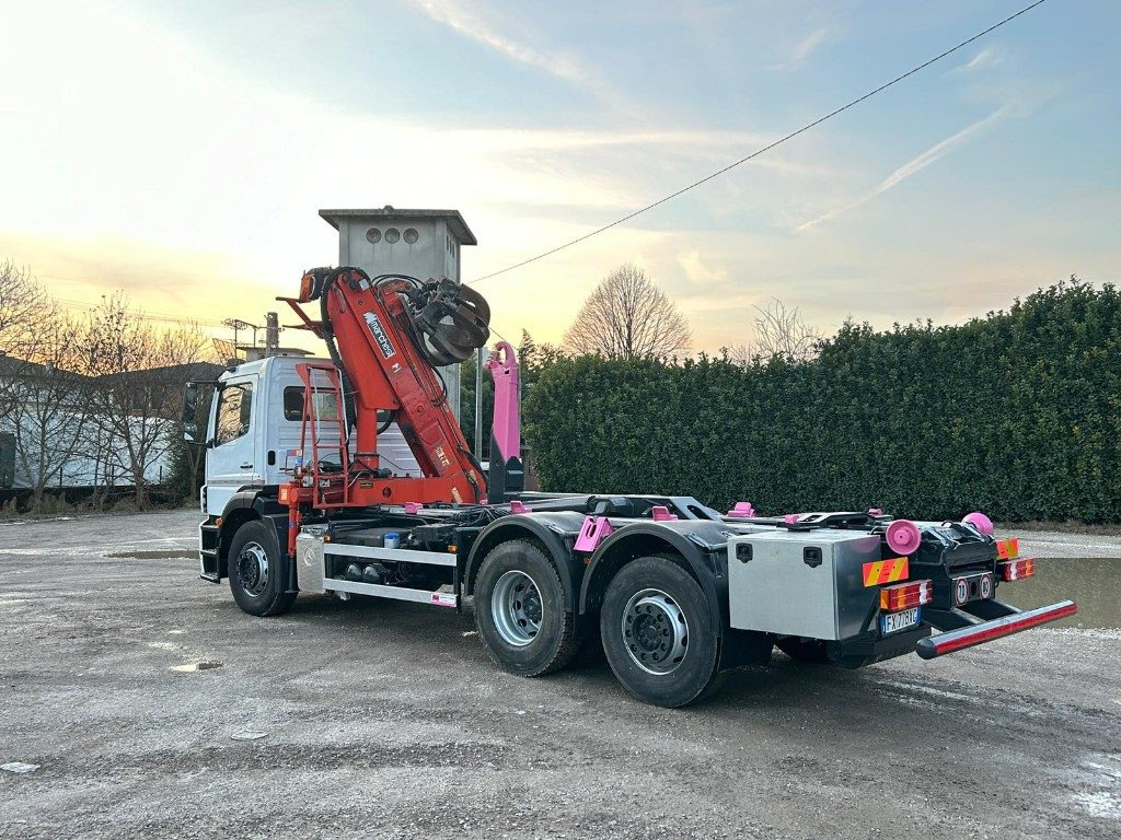 MERCEDES-BENZ MERCEDES AXOR 2533 SCARRABILE CON GRU E POLIPO - شاحنة ذات الخطاف: صور 3 MERCEDES-BENZ MERCEDES AXOR 2533 SCARRABILE CON GRU E POLIPO - شاحنة ذات الخطاف: صور 3