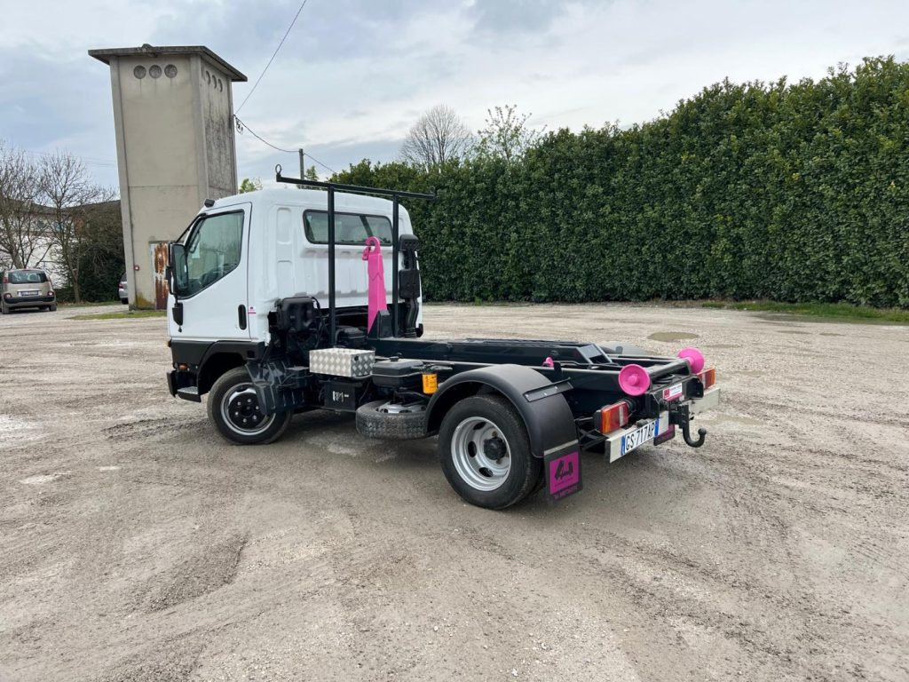 MITSUBISHI CANTER 3.0 SCARRABILE - شاحنة ذات الخطاف: صور 4 MITSUBISHI CANTER 3.0 SCARRABILE - شاحنة ذات الخطاف: صور 4
