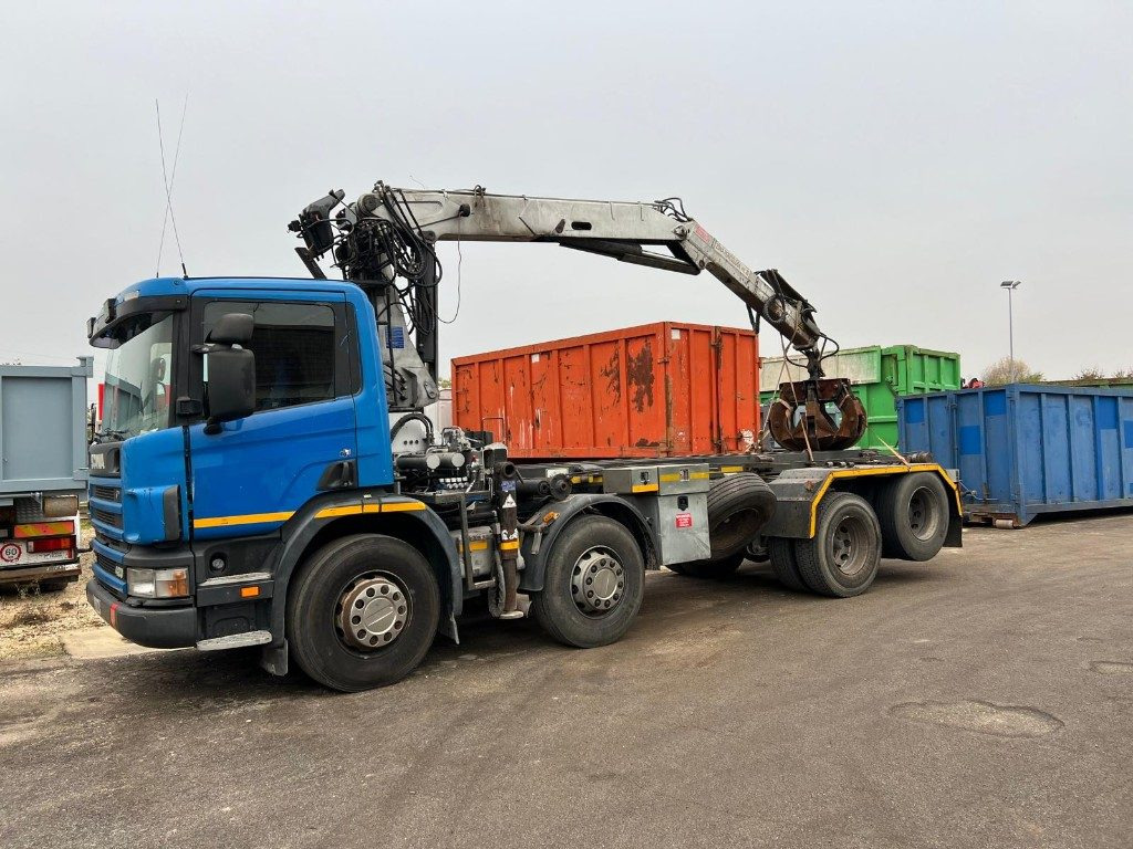 SCANIA 124GB 420 SCARRABILE CON GRU - شاحنة ذات الخطاف: صور 2 SCANIA 124GB 420 SCARRABILE CON GRU - شاحنة ذات الخطاف: صور 2