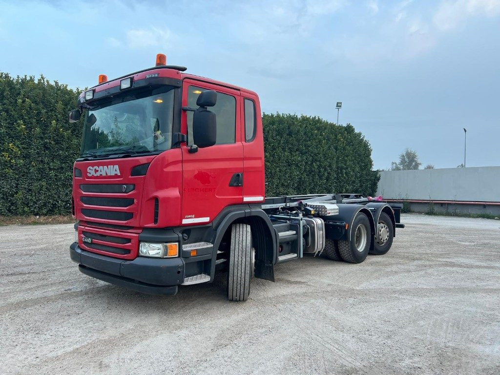 SCANIA G440 SCARRABILE NUOVO PNEUMATICO POSTERIORE - شاحنة ذات الخطاف: صور 1 SCANIA G440 SCARRABILE NUOVO PNEUMATICO POSTERIORE - شاحنة ذات الخطاف: صور 1